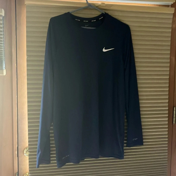 Nike Swim Dri-Fit Raglan Long Sleeve made of knit polyester. Size L Preowned - Picture 1 of 7